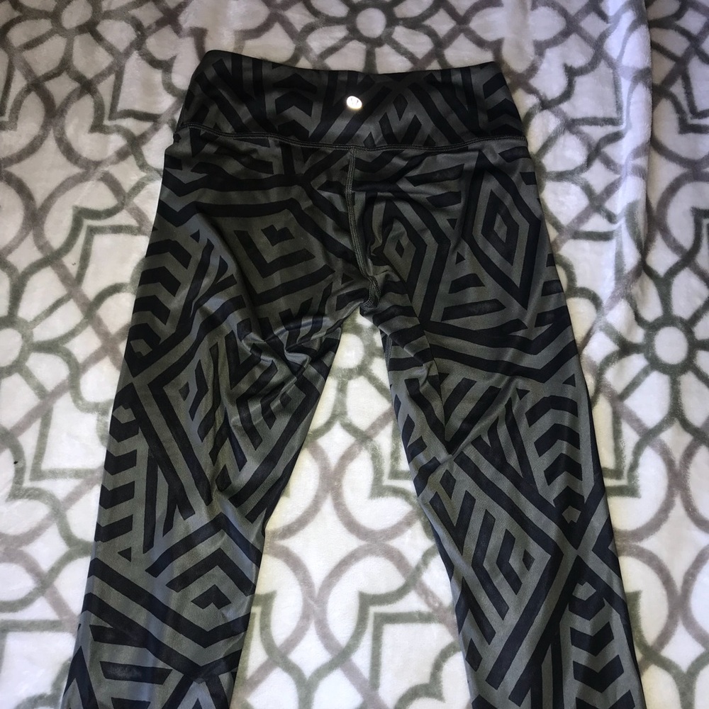 LULULEMON Tights/ cropped